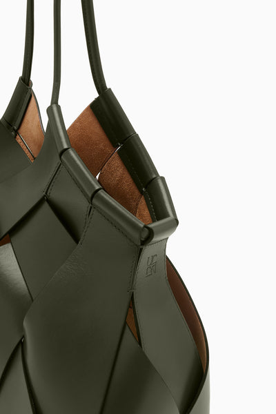 Militaire Grün Leder Charlotte Tasche – Henkel- und Web-Detail | Ulla Johnson