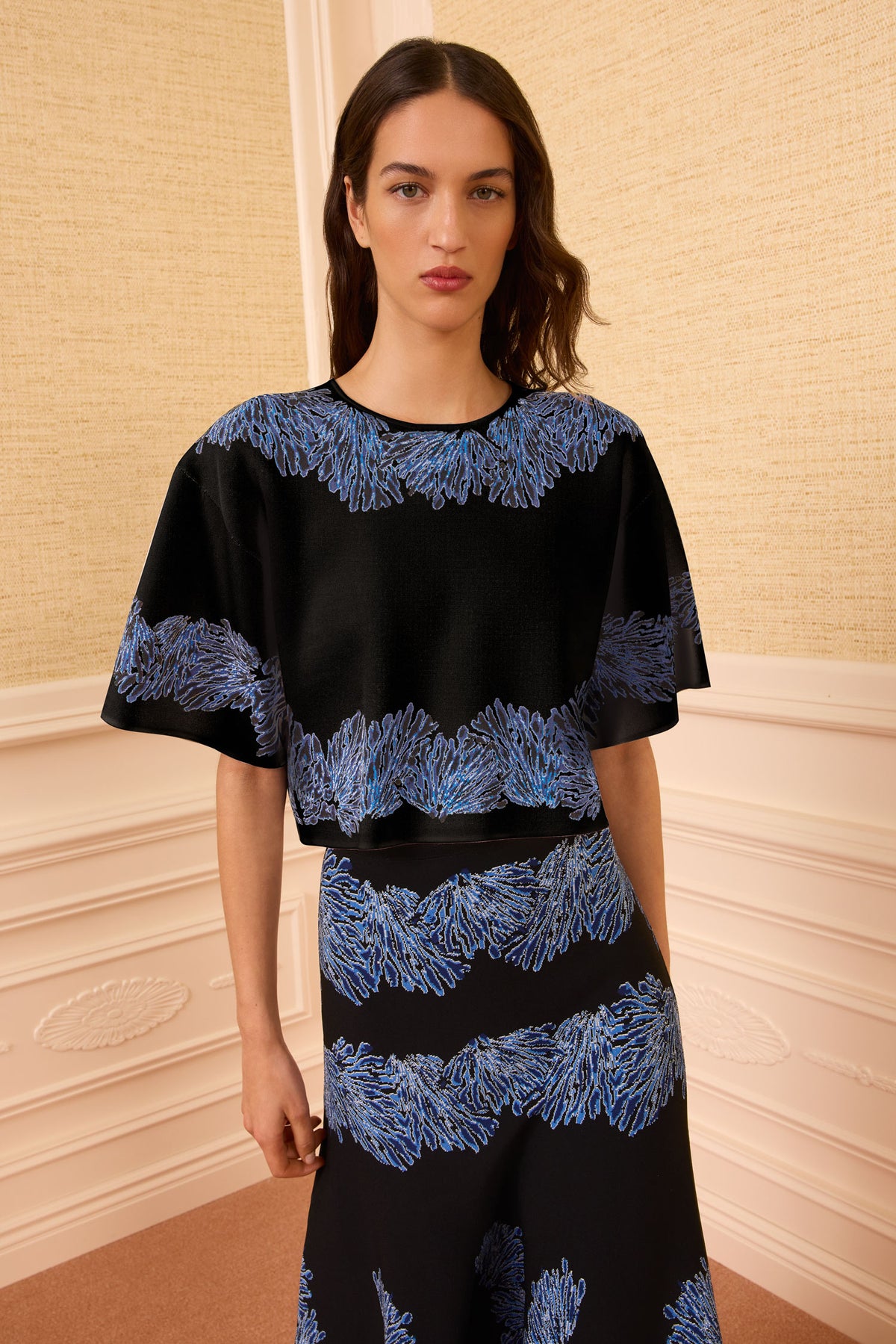 Lapis Haut en maille jacquard noir, motif corail - Vue de face | Ulla Johnson