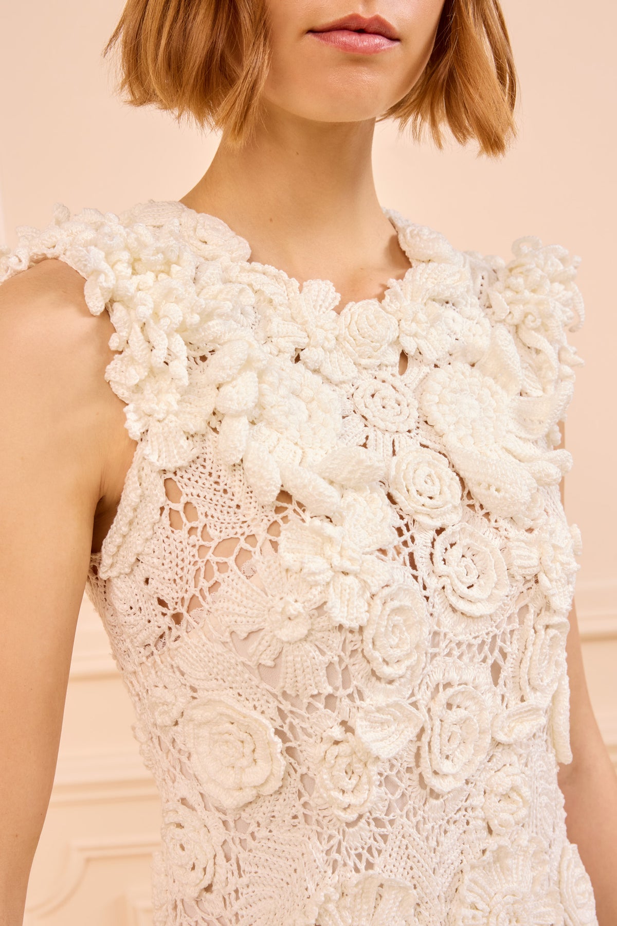 Abito in crochet avorio - Dettaglio corpetto motivo floreale | Ulla Johnson