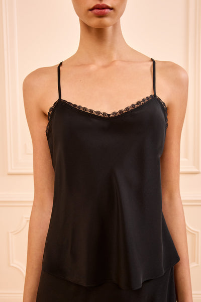 Top sottoveste di lusso in seta nera - Dettaglio scollatura in pizzo - Primo piano | Ulla Johnson