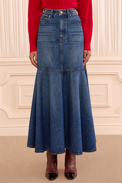 Madelyn Denimrock Nile – A-Linien-Silhouette mit ausgestelltem Saum, Vorderansicht am Model | Ulla Johnson