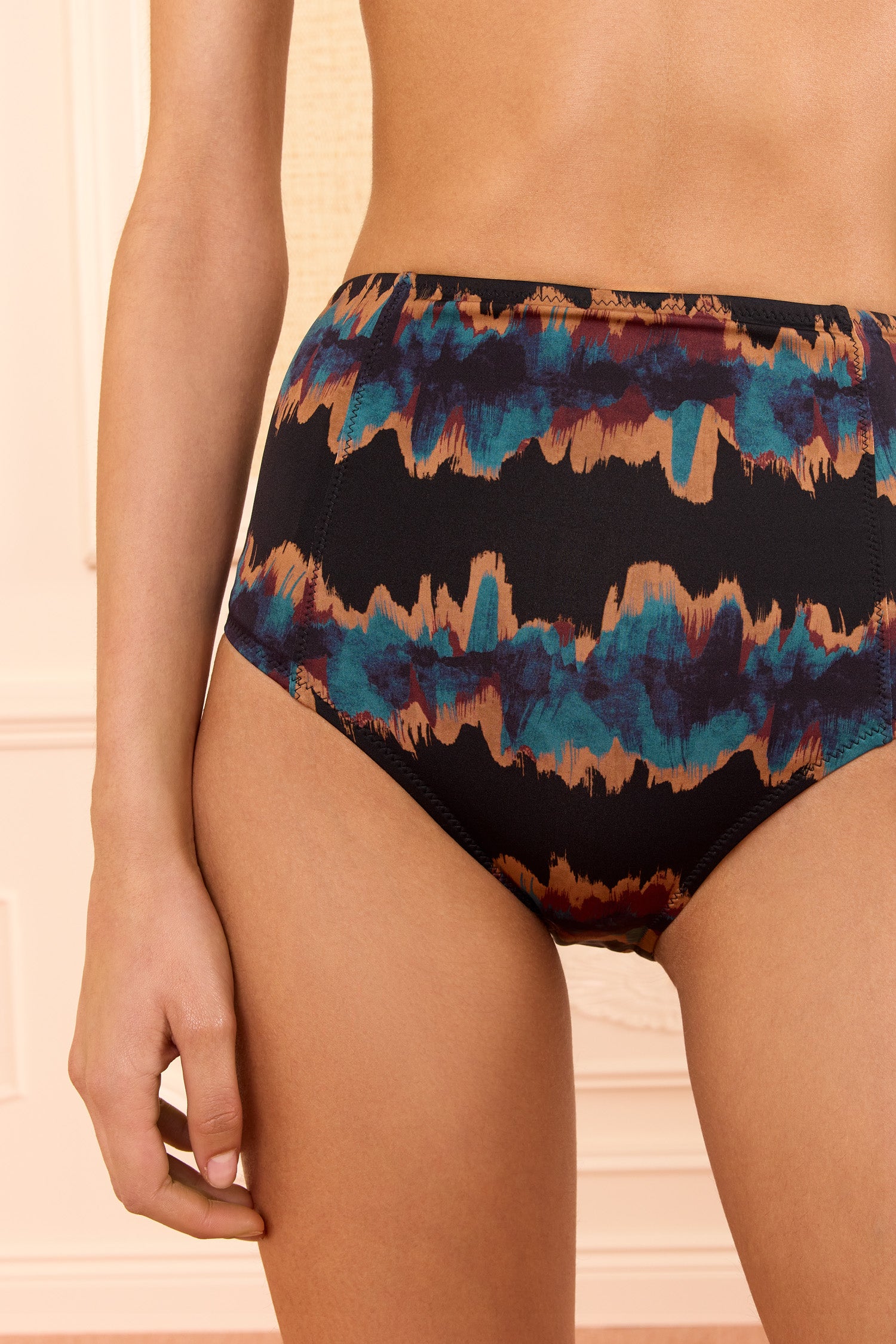 Ulla Johnson Bas de bikini gestuel Alloy Zahara - Gros plan sur la couture princesse | Ulla Johnson