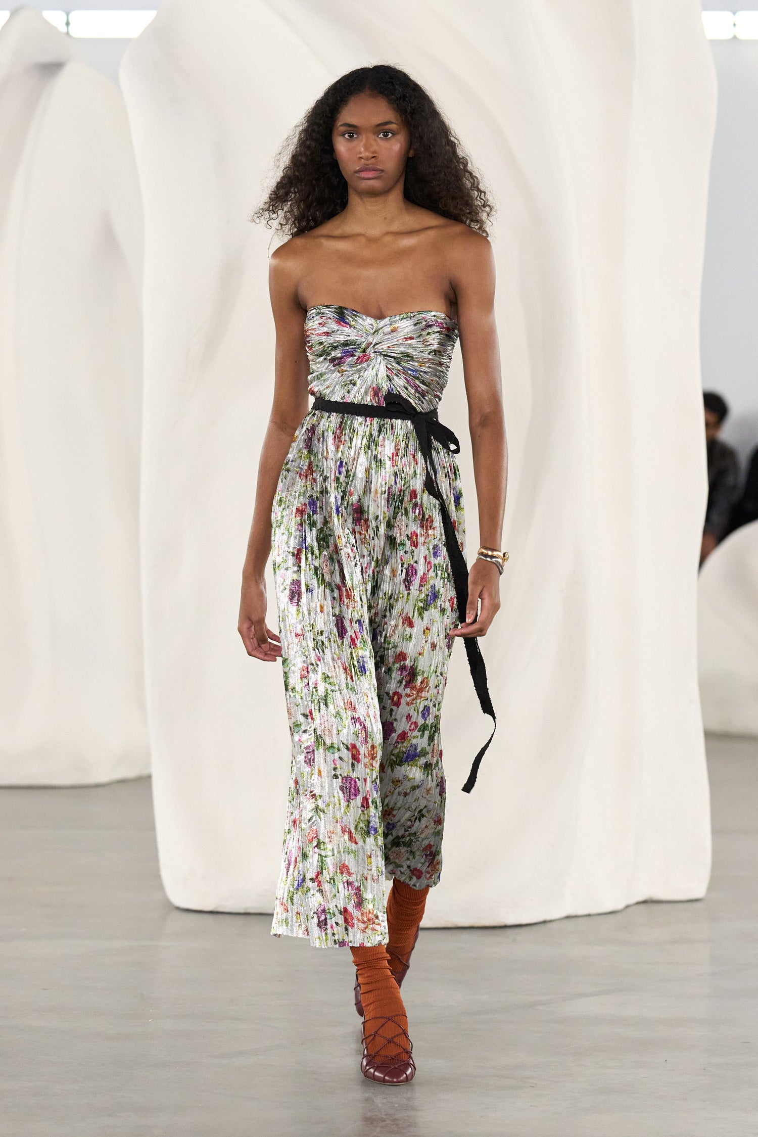 Ulla Johnson Ulla Johnson AW26 Runway Look 37 - Adelaide Sterling Floral Lamé Pleated Dress Side Walk | Ulla Johnson