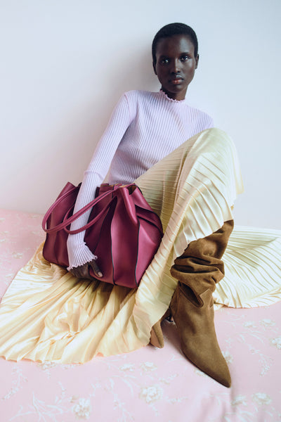 Haut Lilas à col roulé côtelé - Look de campagne éditoriale de créateur | Ulla Johnson