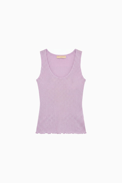 ⁣⁢Canotta di lusso in maglia a coste cotone-seta Lilac, orlo a volant - Vista prodotto in piano | Ulla Johnson⁤⁣