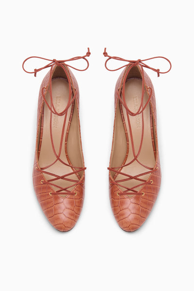 ⁣⁢Escarpins Lola Ballerina en cuir Redwood Croco - Paire vue de dessus | Ulla Johnson⁤⁣