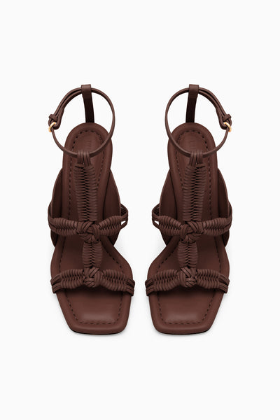 ⁣⁢Chestnut Luxuriöse Leder-Makramee-Sandalen mit Absatz – Draufsicht | Ulla Johnson⁤⁣