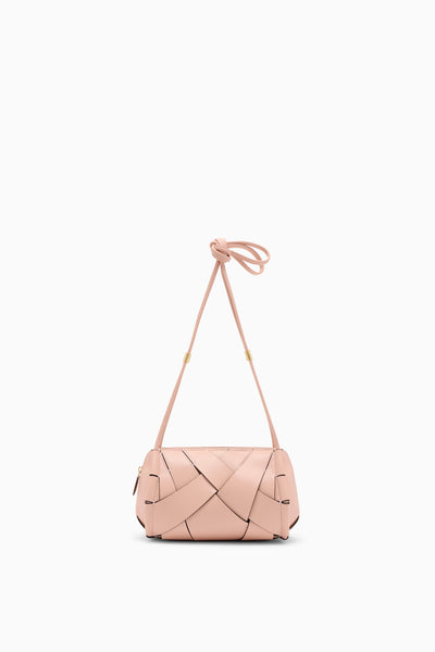 ⁣⁢Borsa Camera Charlotte in Pelle Tulip Pink, Tessuta a Mano - Vista Anteriore | Ulla Johnson⁤⁣