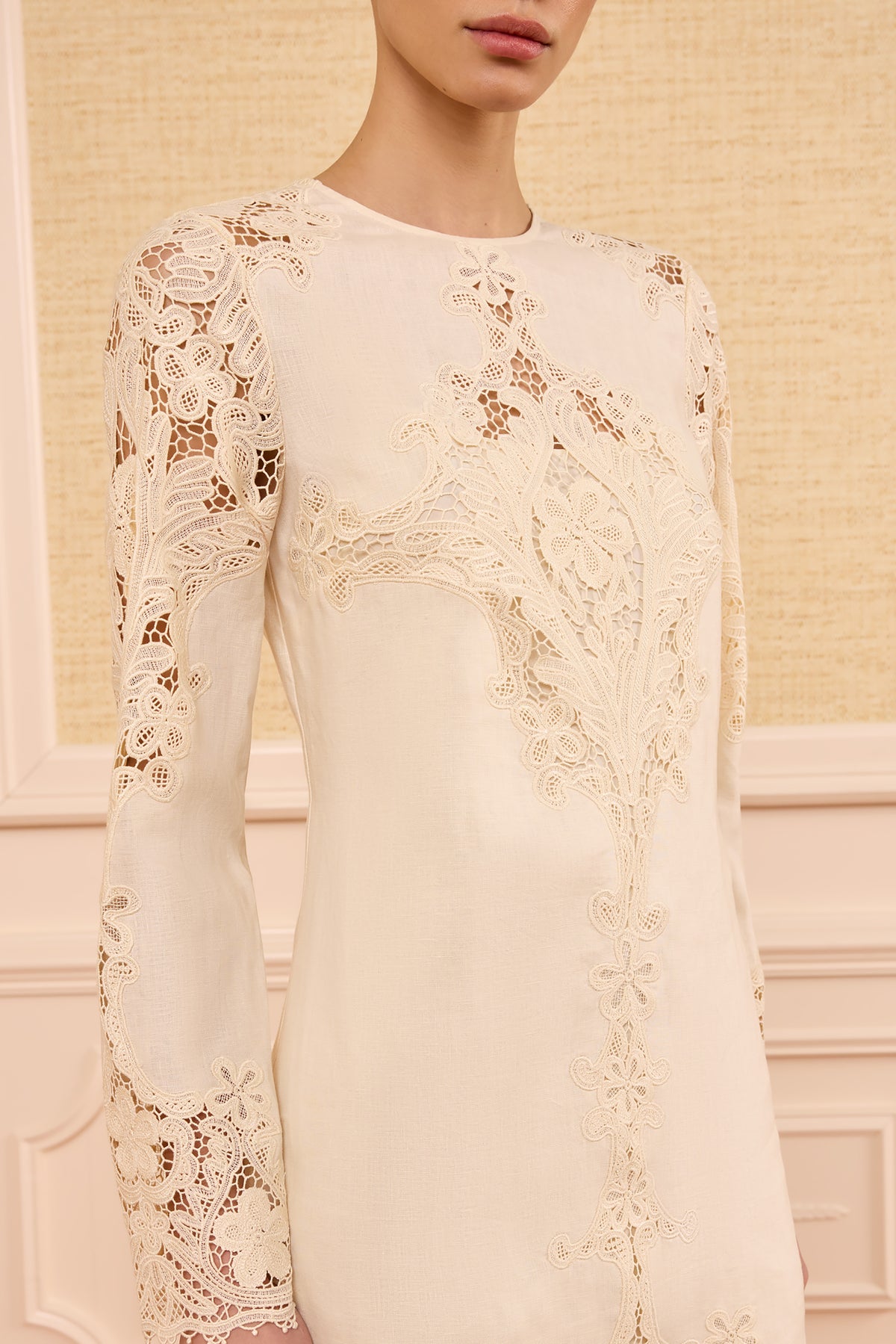 ⁣⁢Avorio Abito mini in lino - Dettaglio ravvicinato ricamo pizzo vittoriano | Ulla Johnson⁤⁣