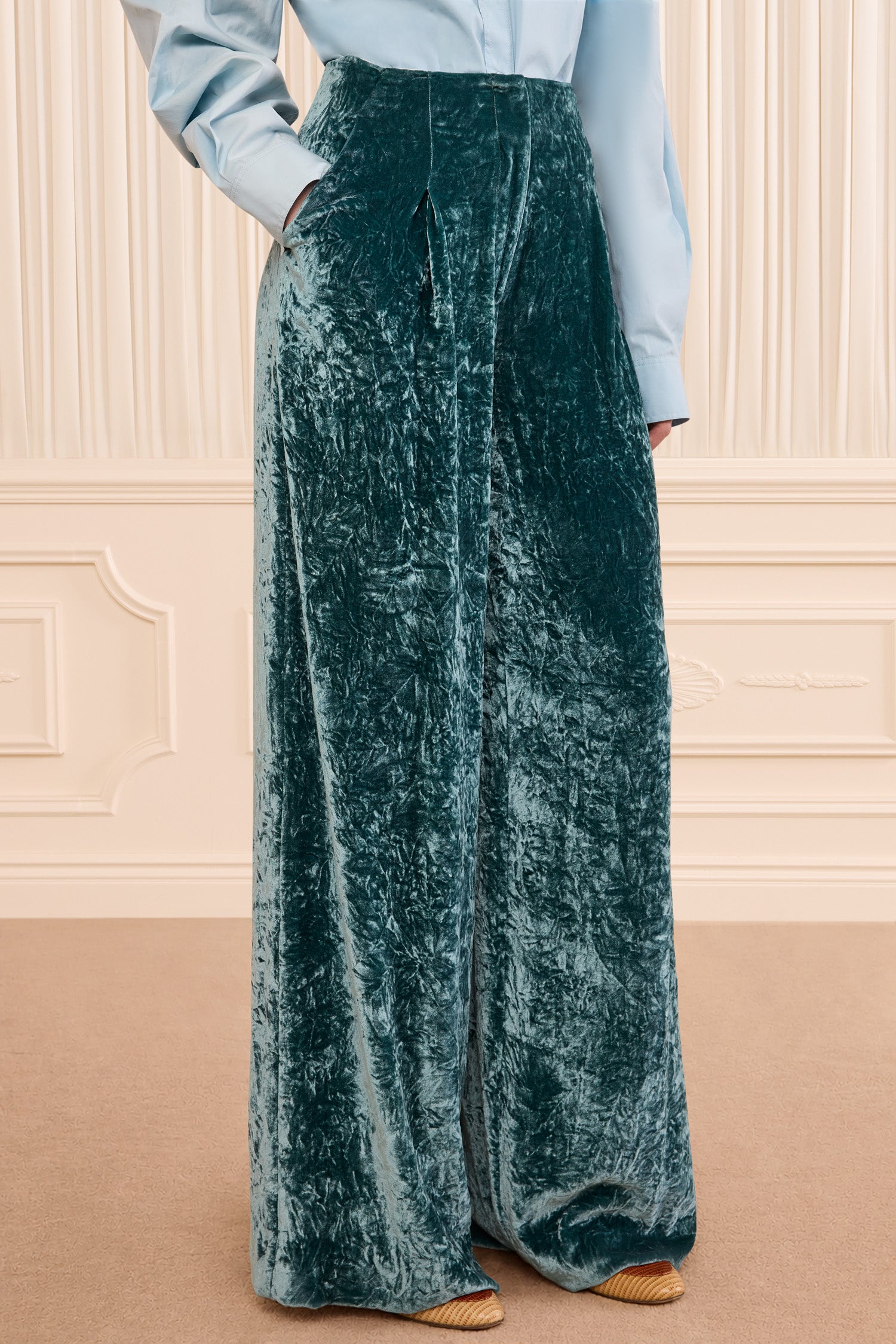 Ulla Johnson ⁣⁢Jadeite Pantalone a vita alta in velluto stropicciato - Dettaglio pieghe frontali | Ulla Johnson⁤⁣