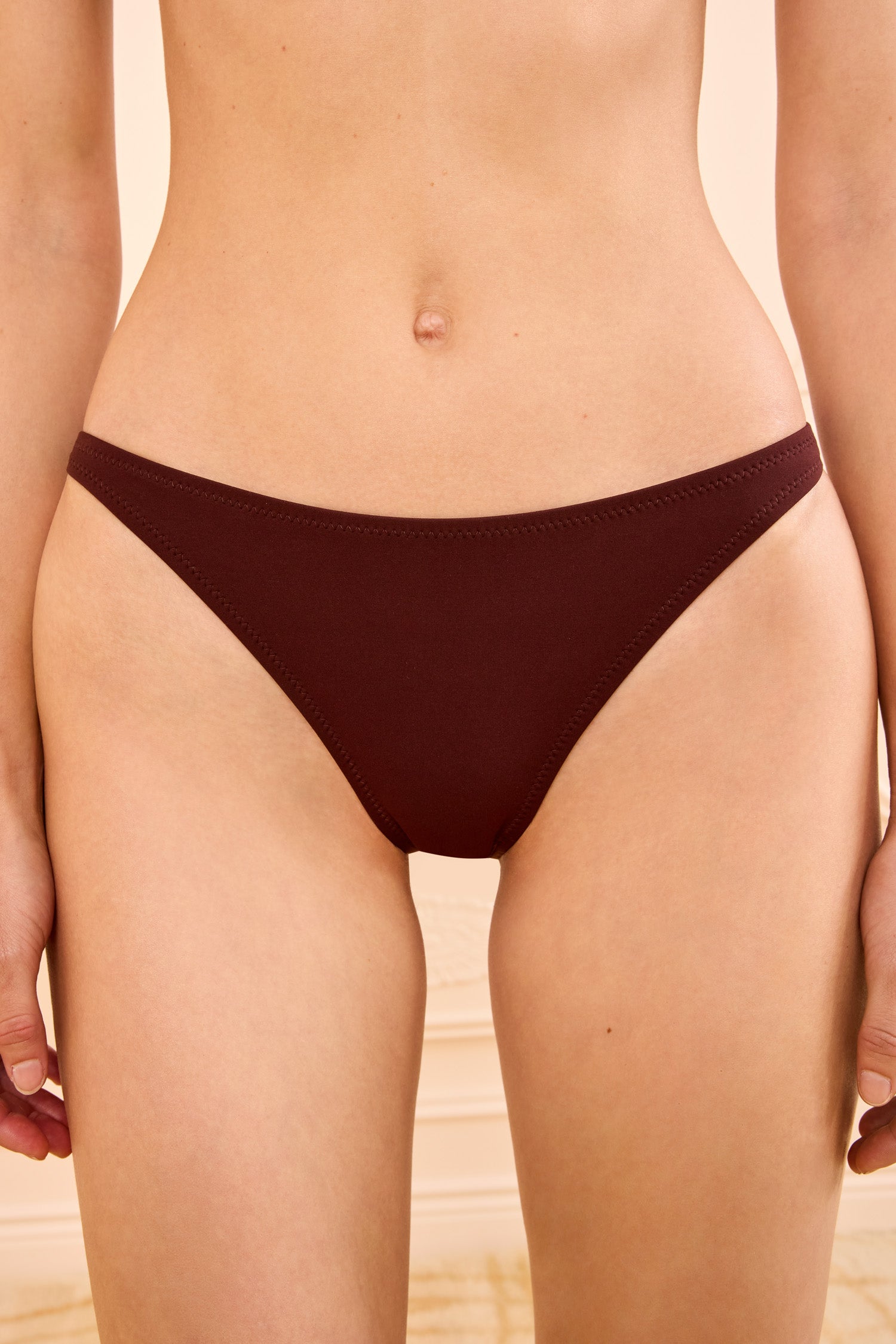 Ulla Johnson ⁣⁢Urchin Mallorca Designer Bikini-Slip – Nahaufnahme vorne, hoch geschnittener Beinabschluss | Ulla Johnson⁤⁣