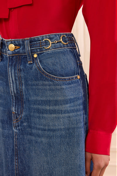 ⁣⁢Madelyn Denimrock – Goldene Signatur-Hardware am Bund Nahaufnahme | Ulla Johnson⁤⁣