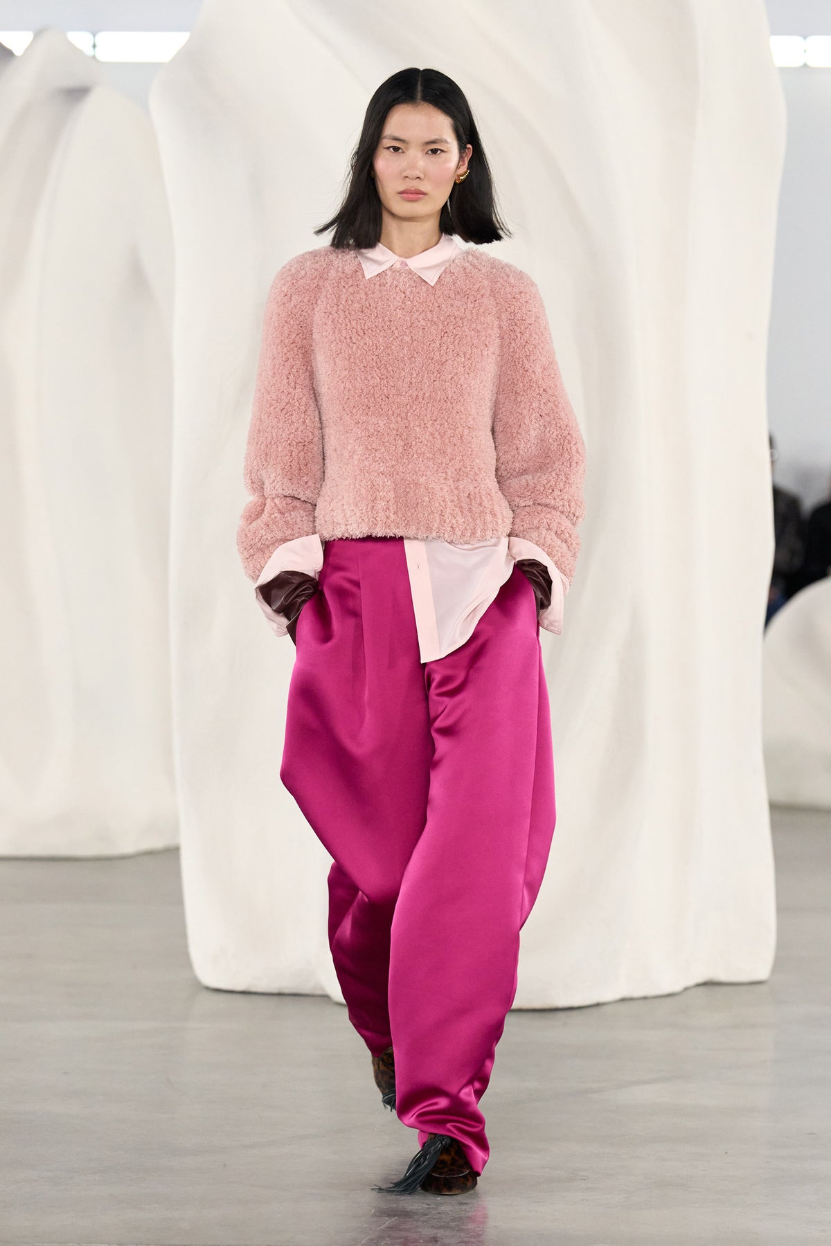 ⁣⁢Orchid Satin Barrel-Leg Hose – AW26 Runway Look, Designer Styled Look | Ulla Johnson⁤⁣