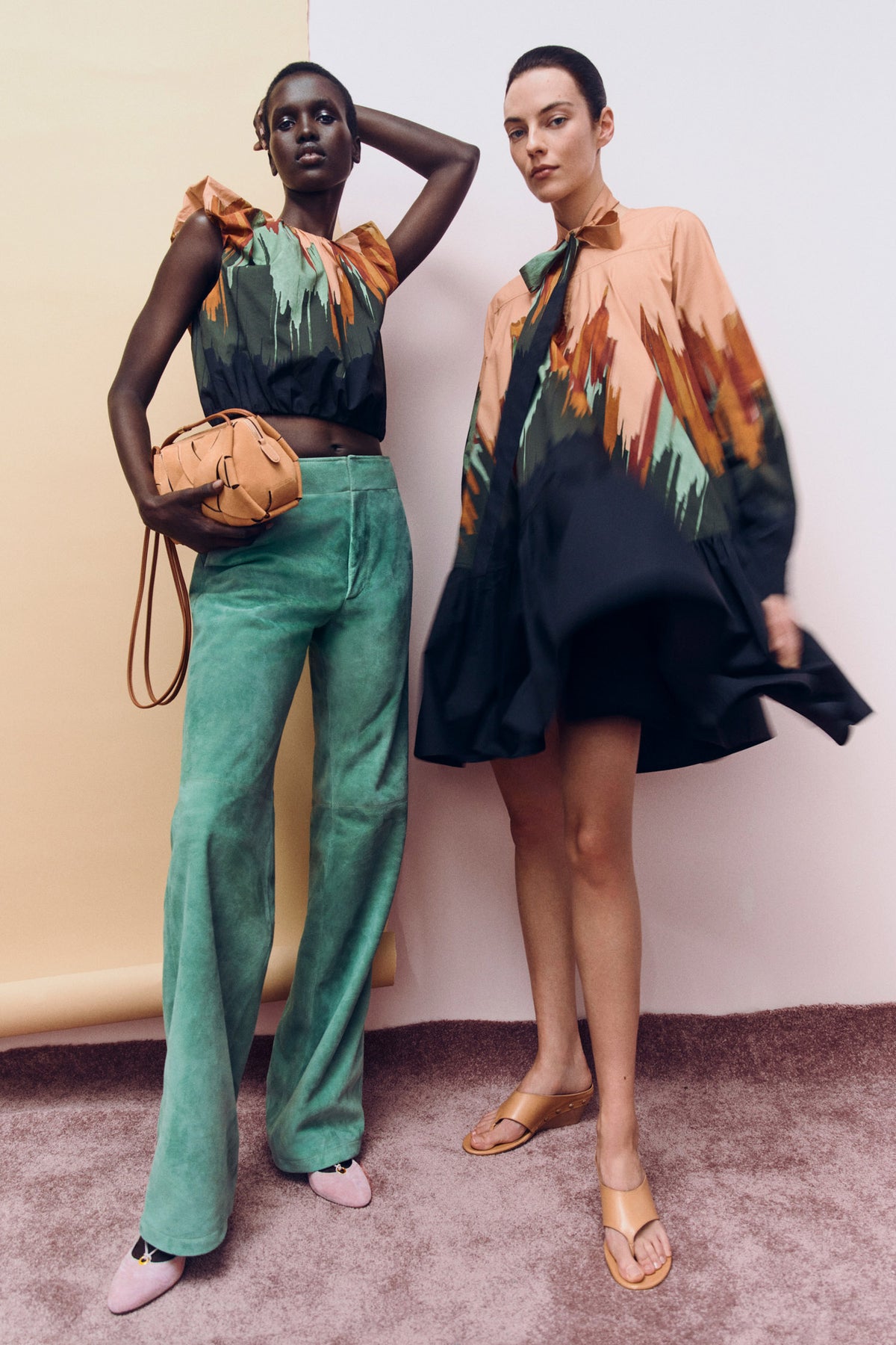 ⁣⁢Gracie Agate Baumwoll-Top, gestylter Look – Designer bedrucktes Crop-Top, Kampagnenaufnahme | Ulla Johnson⁤⁣