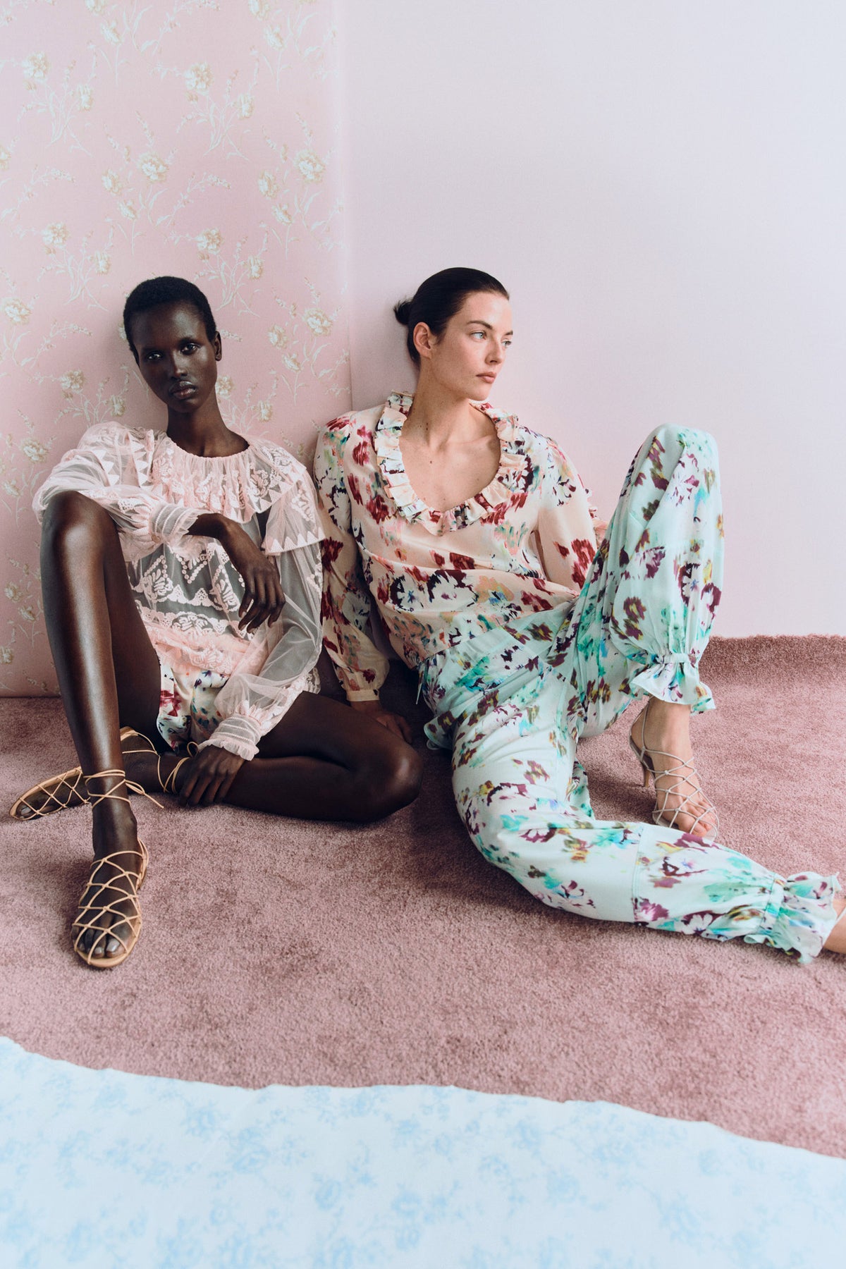 ⁣⁢Collezione Designer Ikat Floral Summer Garden - Look di campagna editoriale abbinato | Ulla Johnson⁤⁣