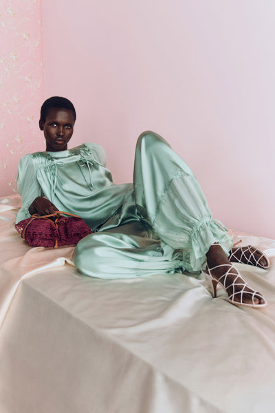 ⁣⁢Celadon Zijden Odette Blouse - Redactionele Campagne, Luxe Designer Set | Ulla Johnson⁤⁣